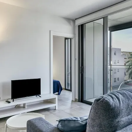 Pelosa Apartment Roses